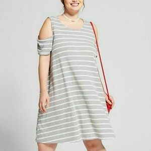 Plus Size Knit Cold Shoulder Dress (2)